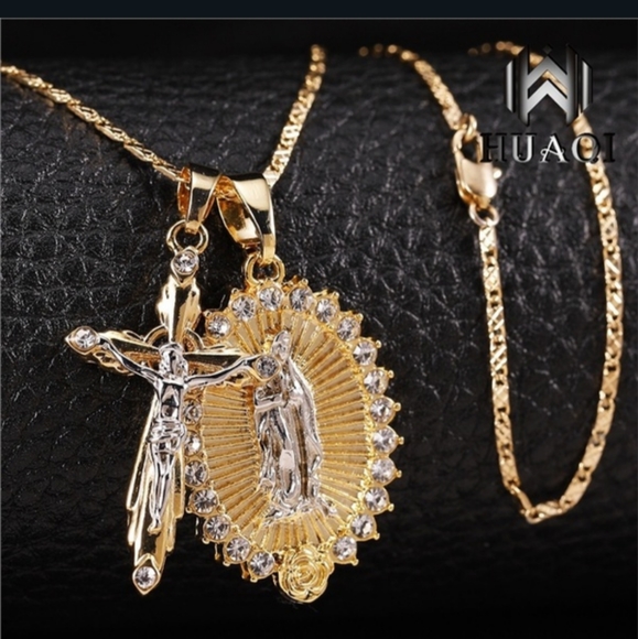 18 karat gold plated Crystal rhinestone cross pendant & 18 inch Chain - Picture 8 of 9